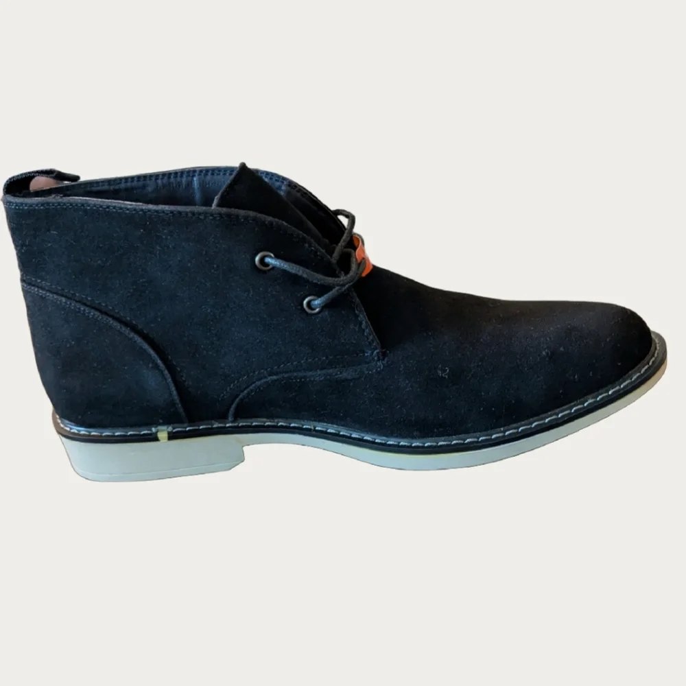 NIB Hawke & Co Mojave Men's Black Suede Chukka Boots Sz. 11